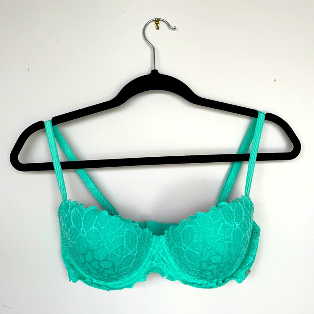 Victoria’s Secret pink 34D push-up bra